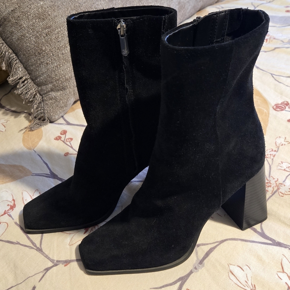 Elegant Black Suede Women's Boots